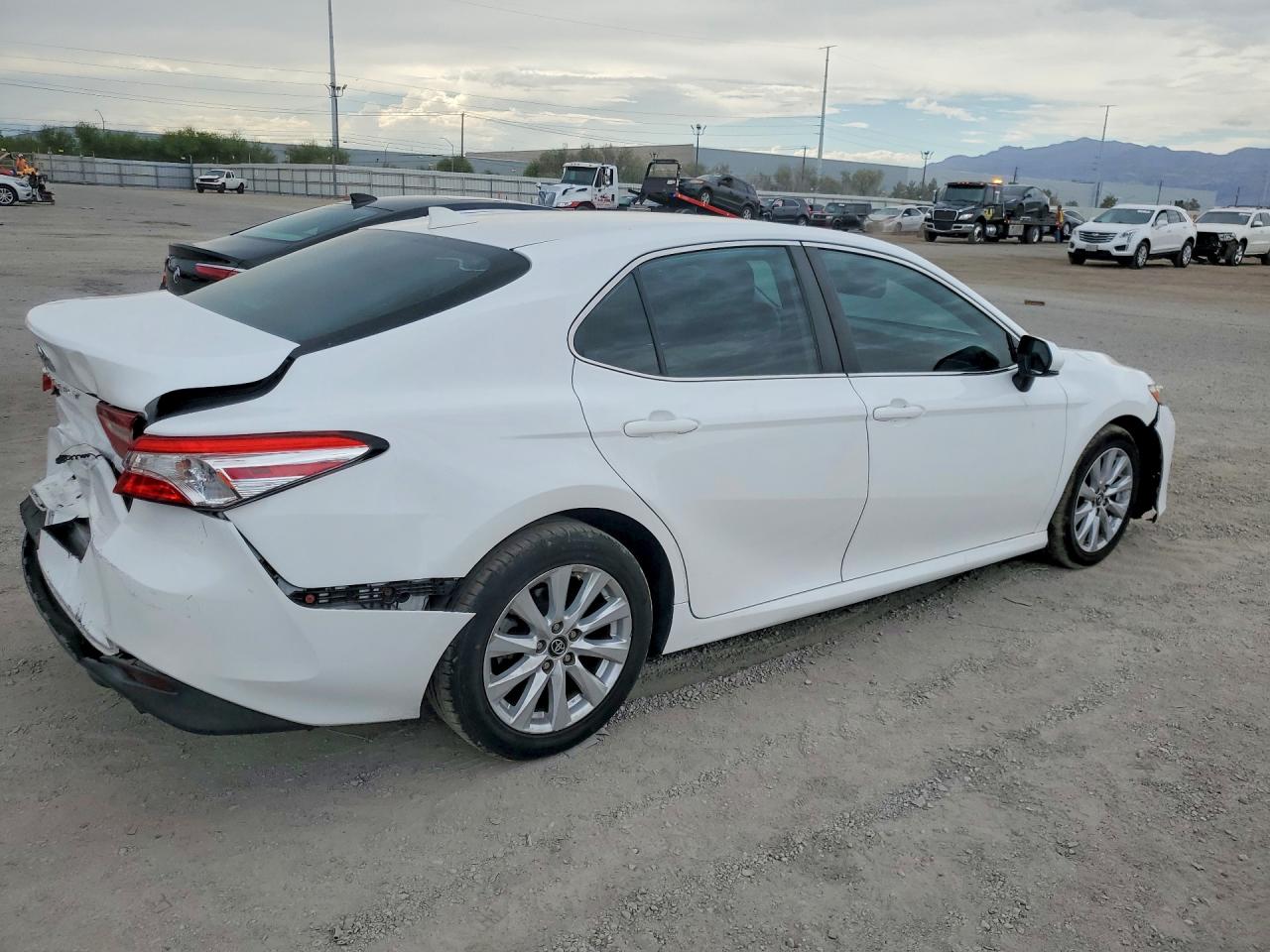 2019 TOYOTA CAMRY LE — снимка 3