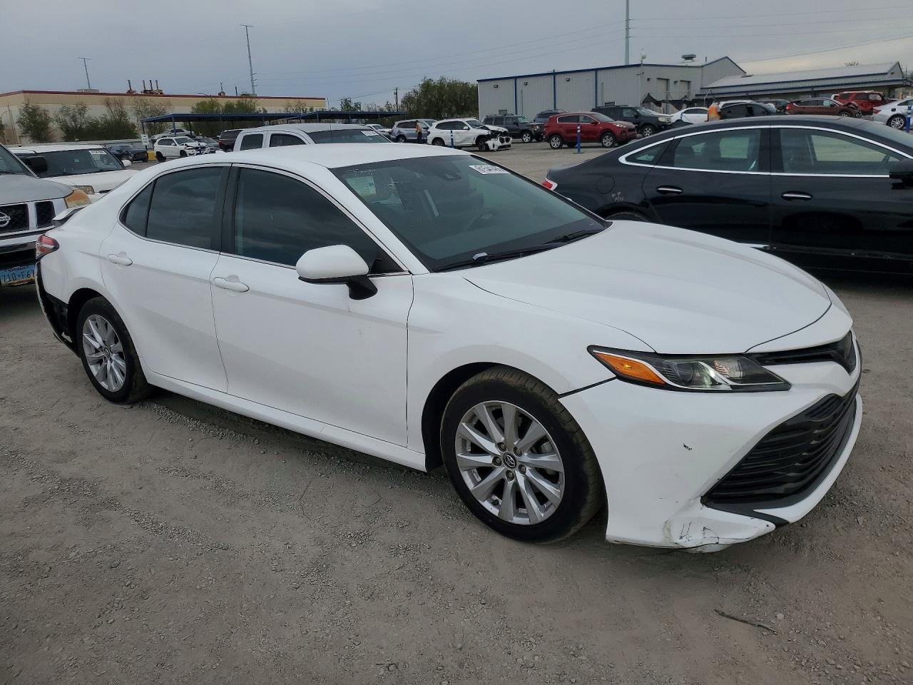 2019 TOYOTA CAMRY LE — снимка 4