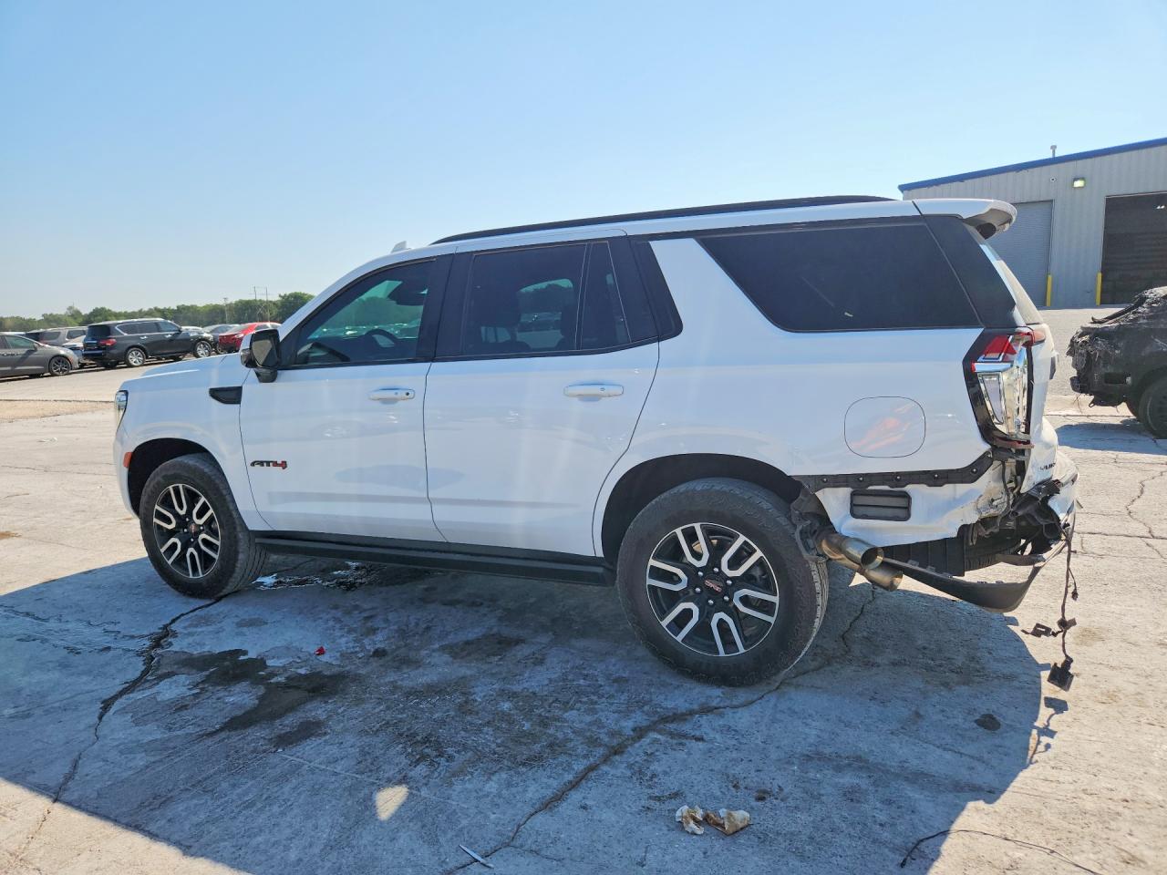2024 GMC YUKON AT4 — снимка 2