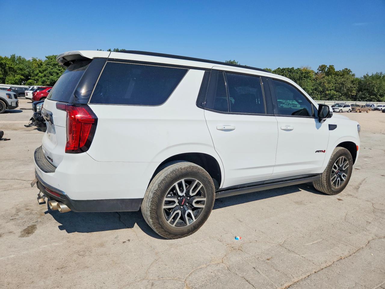 2024 GMC YUKON AT4 — снимка 3