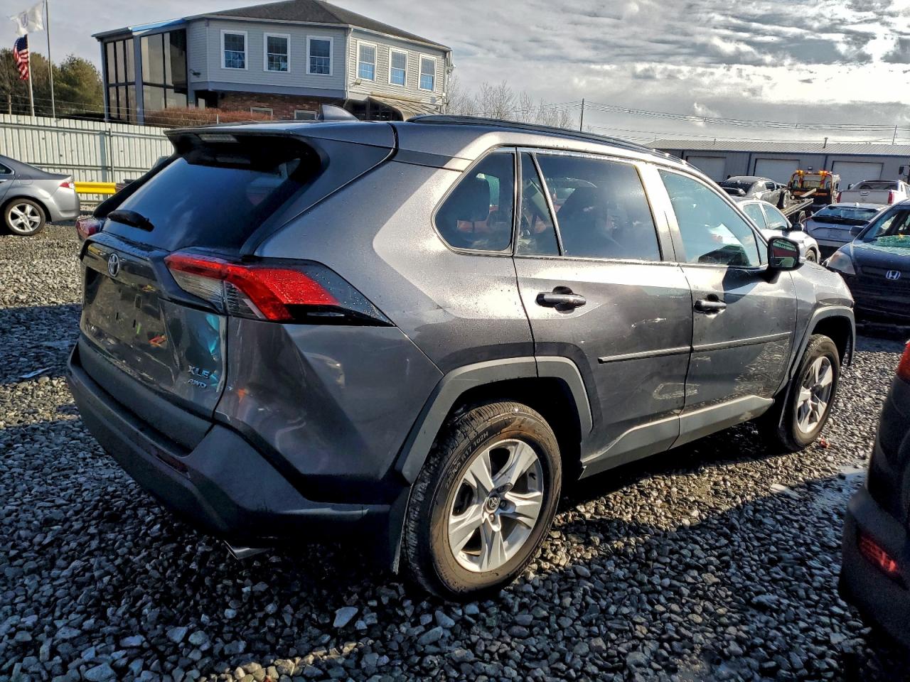 2021 TOYOTA RAV4 XLE — снимка 3