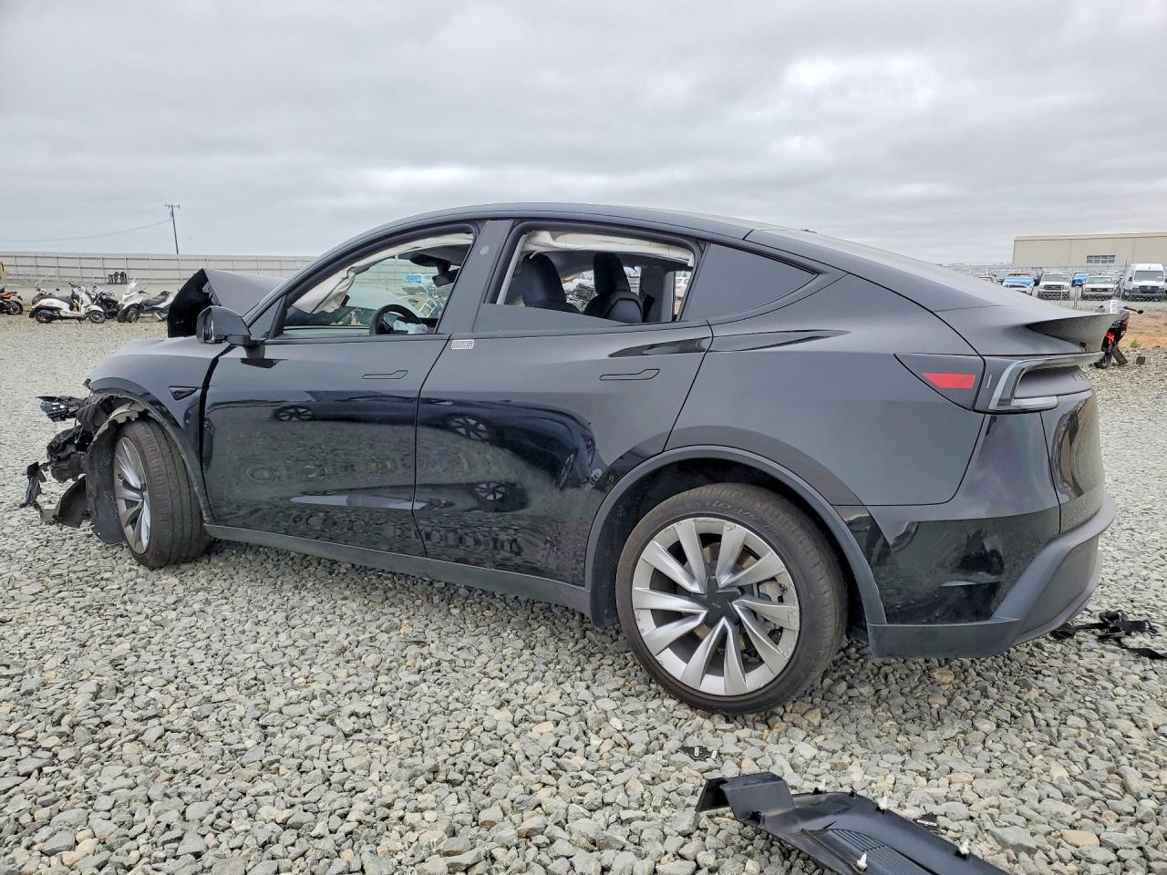 2026 TESLA MODEL Y — снимка 2
