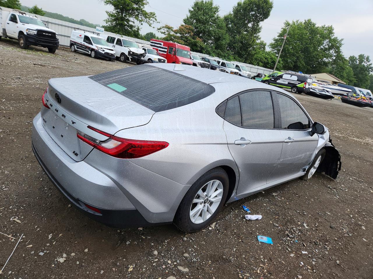 2026 TOYOTA CAMRY LE — снимка 3