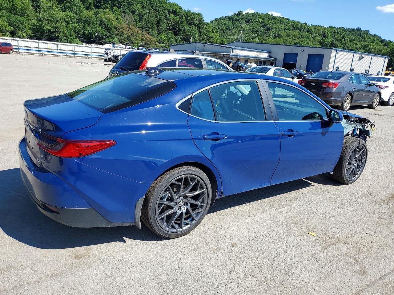 2026 TOYOTA CAMRY XLE — снимка 3