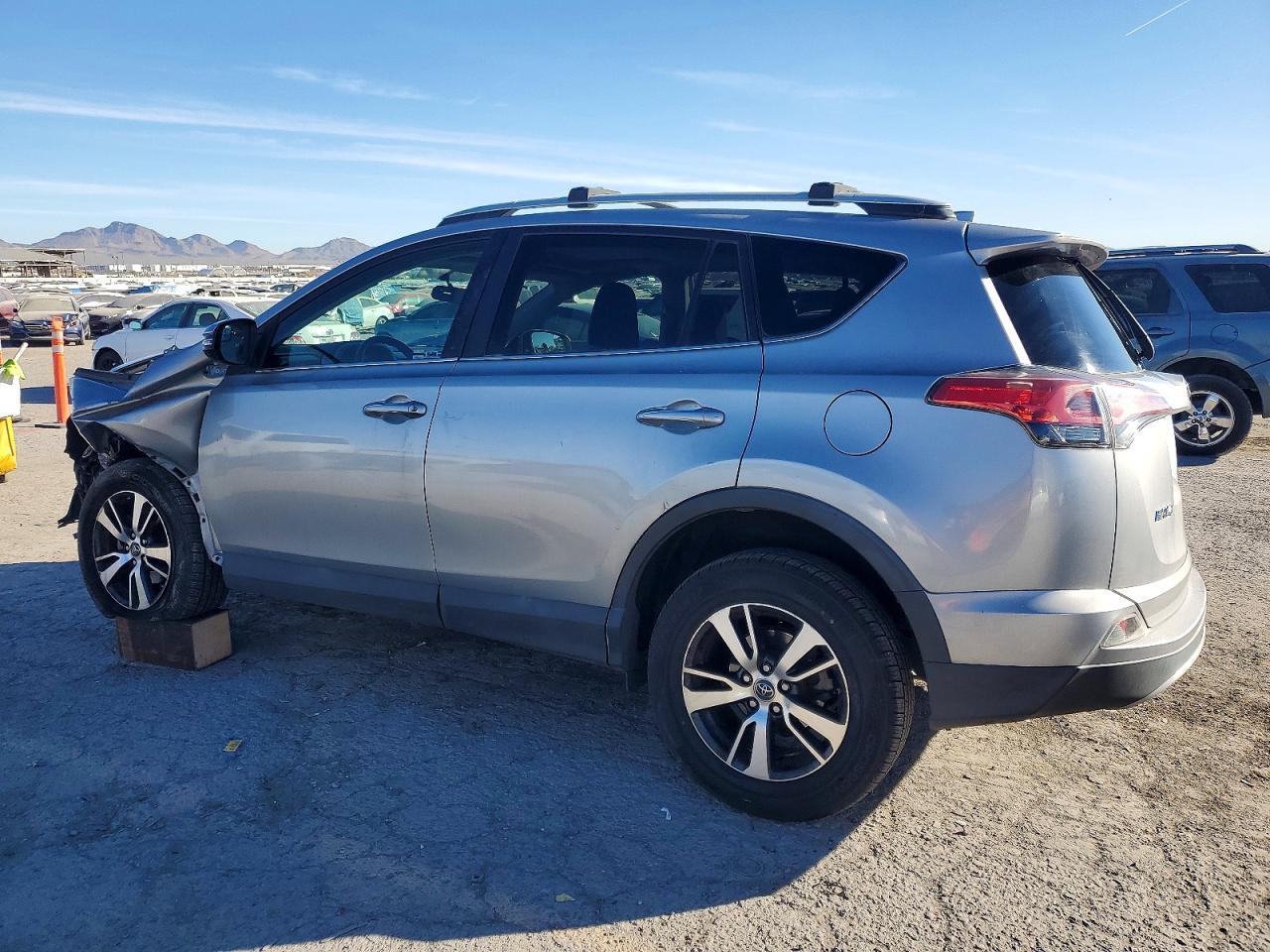 2016 TOYOTA RAV4 XLE — снимка 2