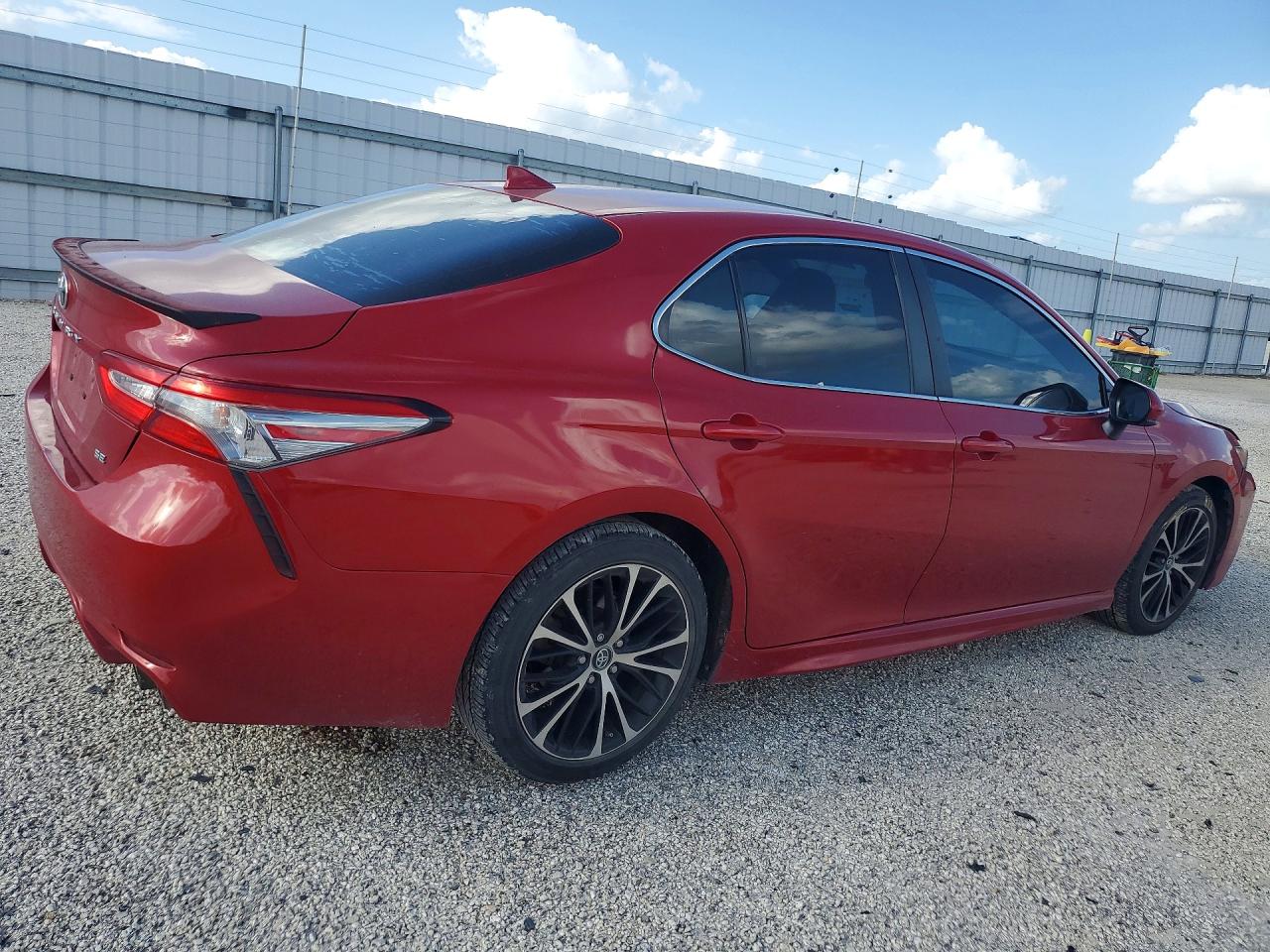 2019 TOYOTA CAMRY SE — снимка 3