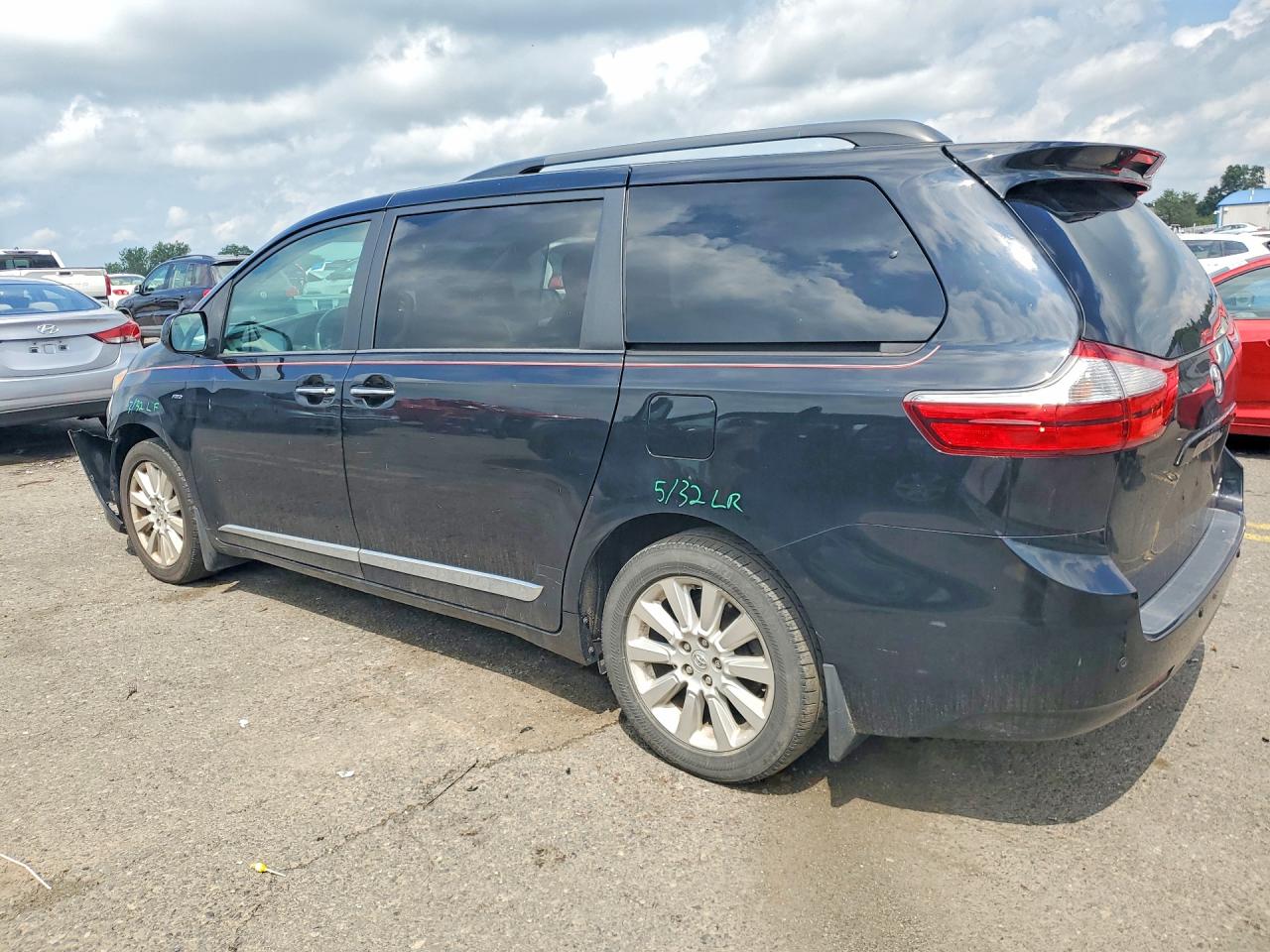 2016 TOYOTA SIENNA XLE PREMIUM 7-PASSENGER — снимка 2