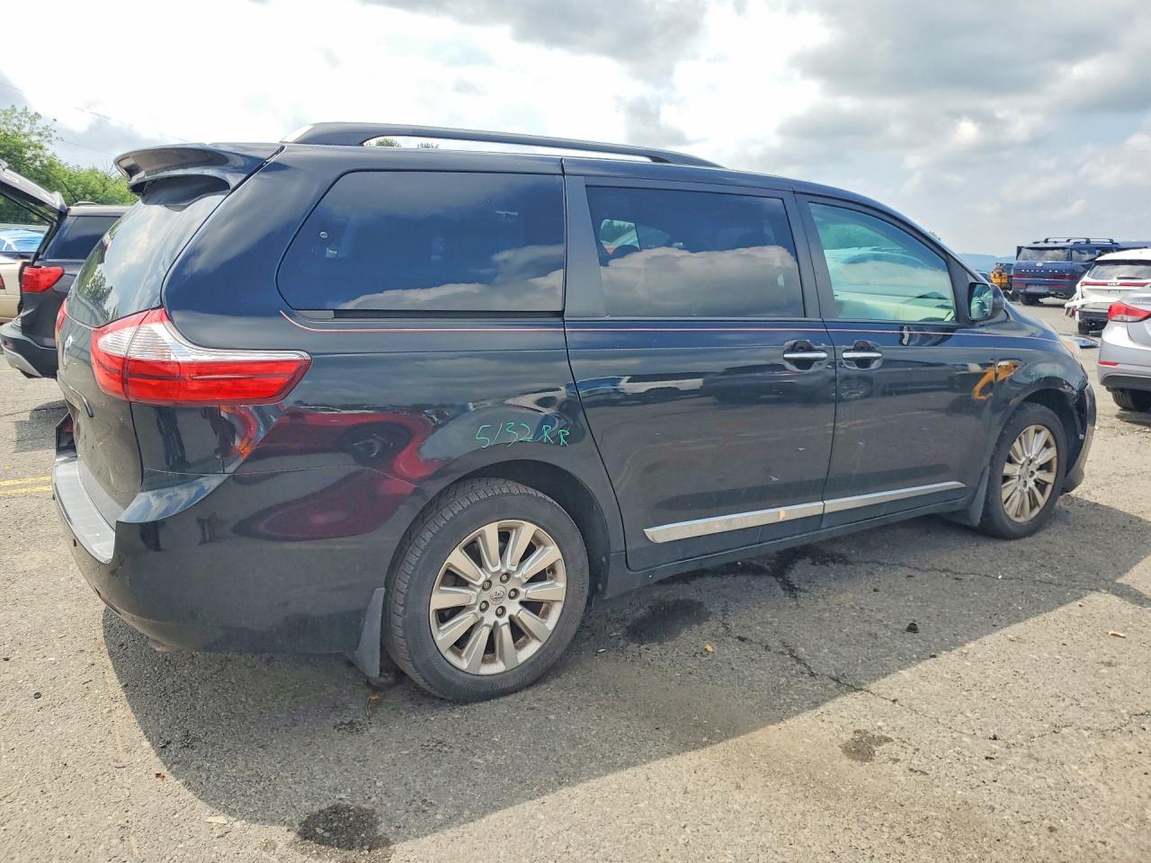 2016 TOYOTA SIENNA XLE PREMIUM 7-PASSENGER — снимка 3