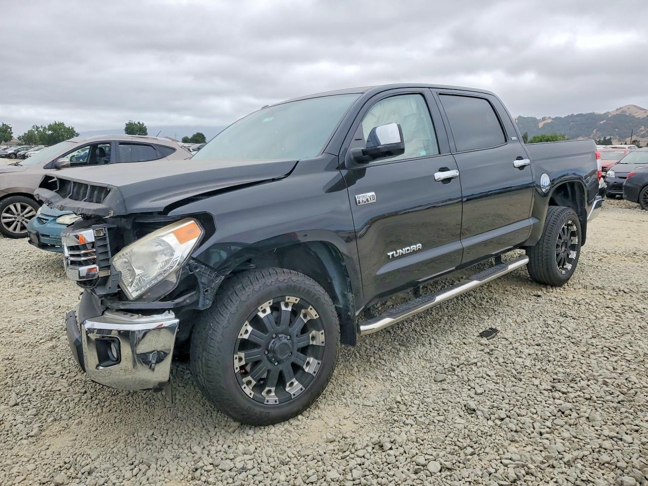 2017 TOYOTA TUNDRA SR5