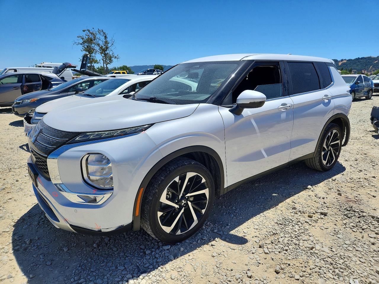 2024 MITSUBISHI OUTLANDER SE