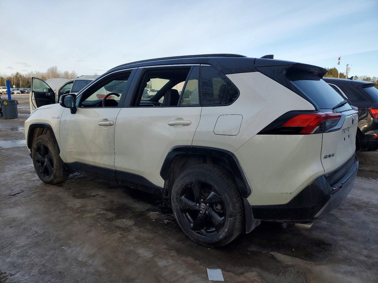 2021 TOYOTA RAV4 XLE — снимка 2