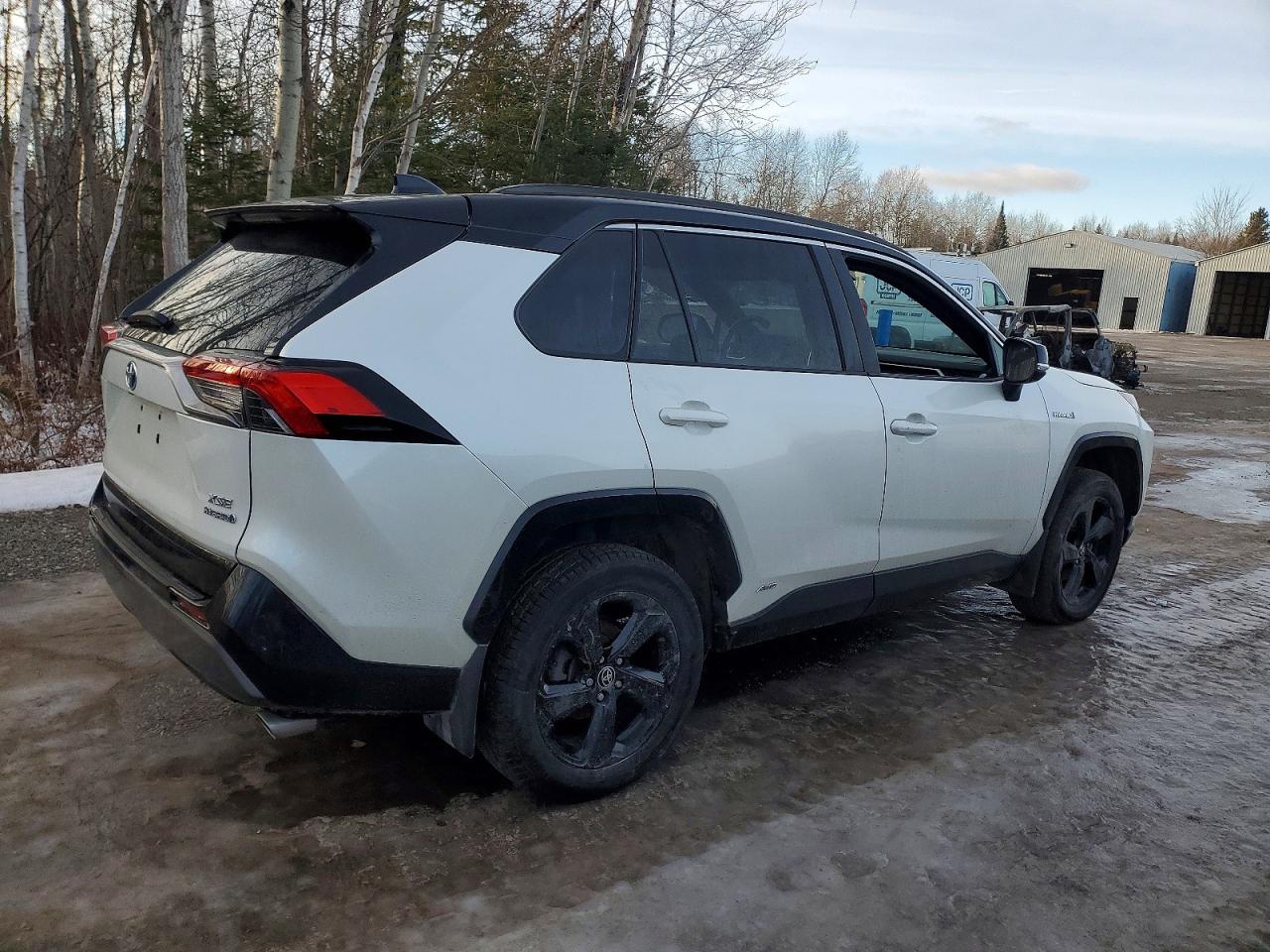 2021 TOYOTA RAV4 XLE — снимка 3