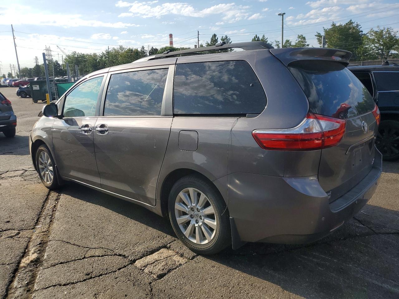 2015 TOYOTA SIENNA XLE PREMIUM 7-PASSENGER — снимка 2