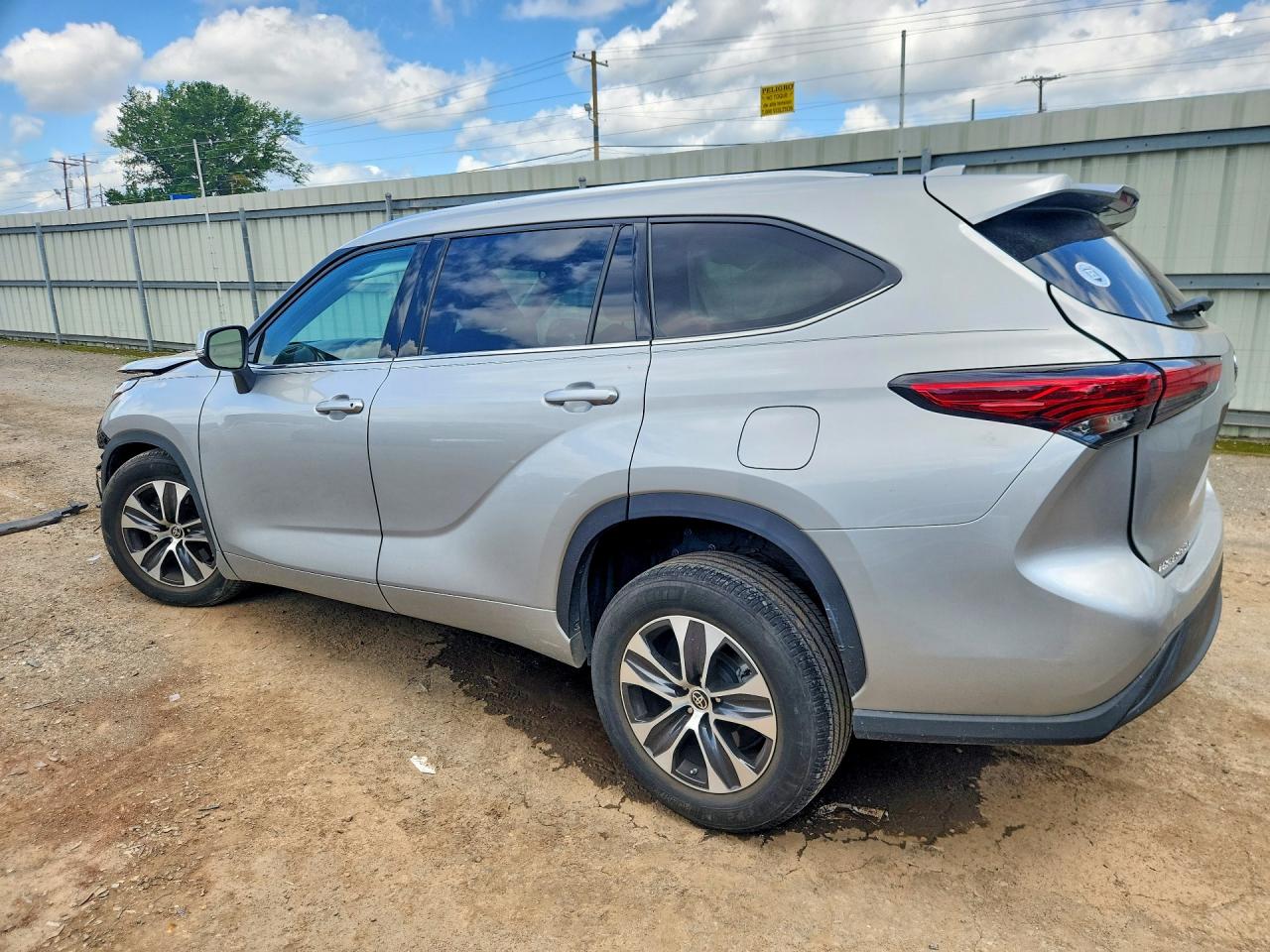 2021 TOYOTA HIGHLANDER XLE — снимка 2