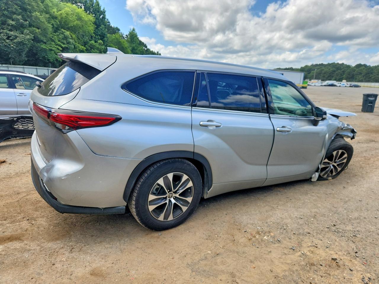 2021 TOYOTA HIGHLANDER XLE — снимка 3
