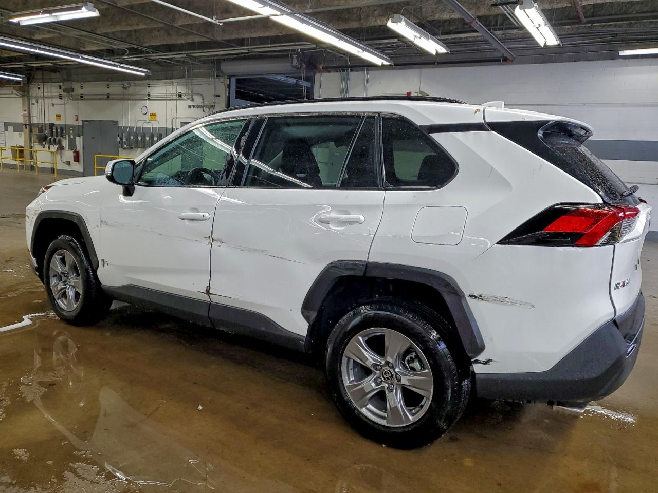 2025 TOYOTA RAV4 XLE — снимка 2