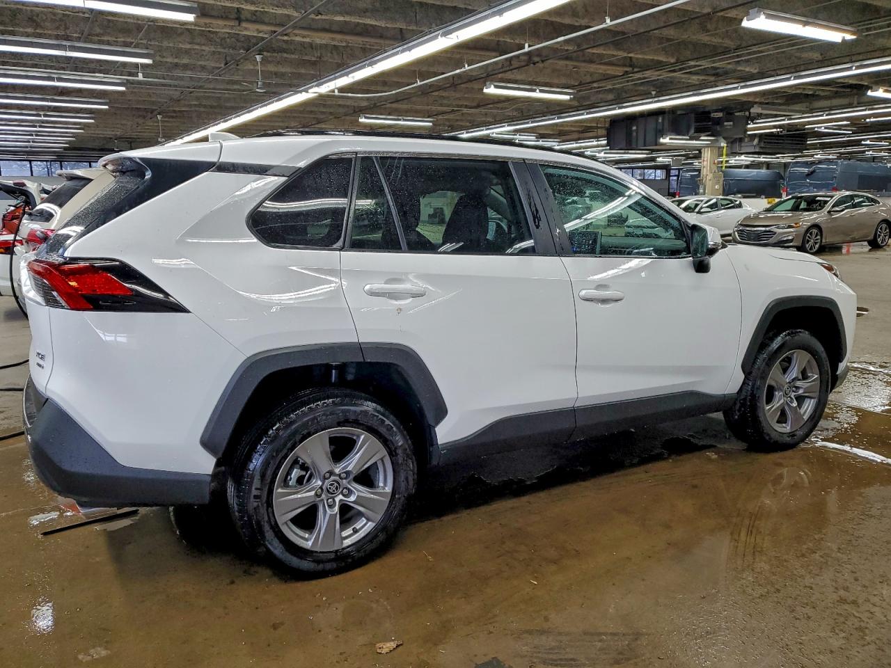 2025 TOYOTA RAV4 XLE — снимка 3