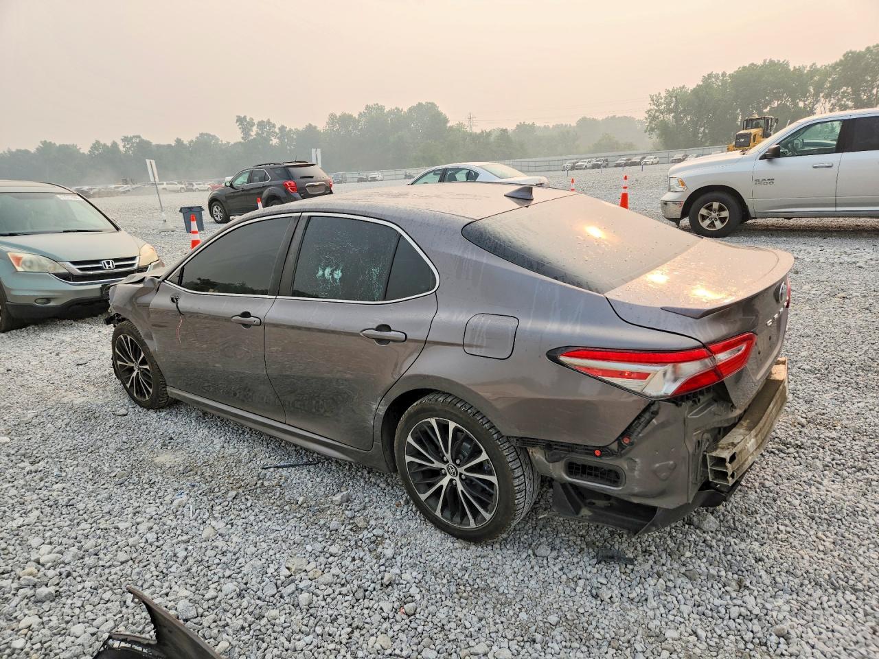 2019 TOYOTA CAMRY SE — снимка 2