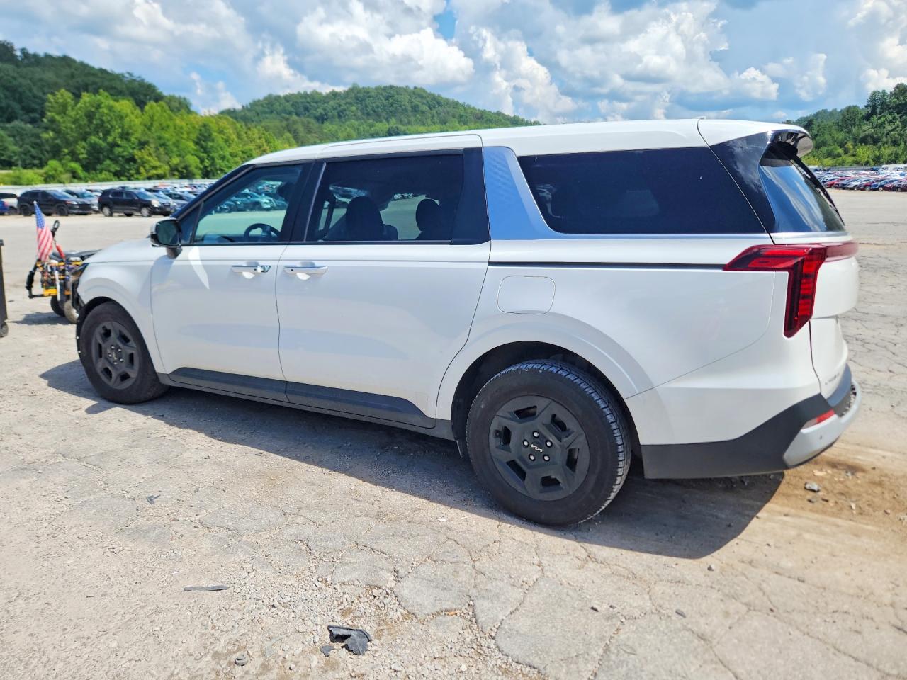 2025 KIA CARNIVAL LXS — снимка 2