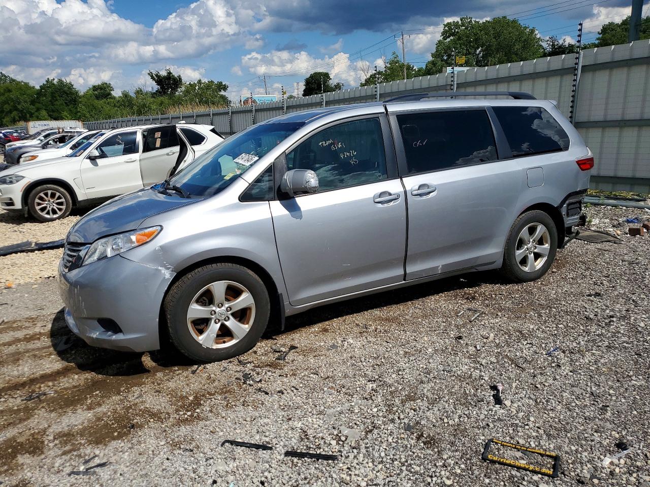 2016 TOYOTA SIENNA LE