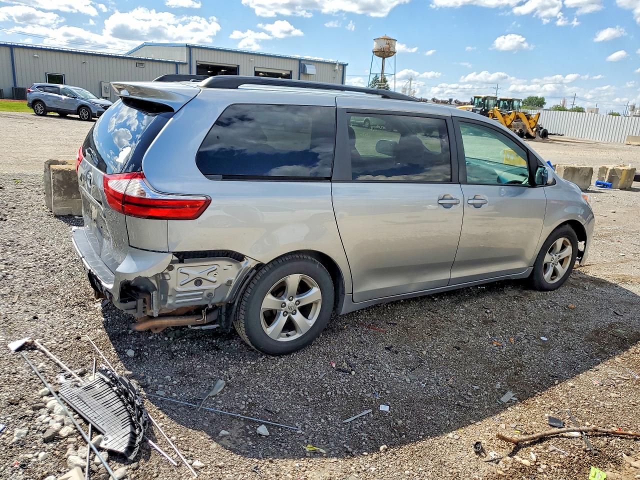 2016 TOYOTA SIENNA LE — снимка 3