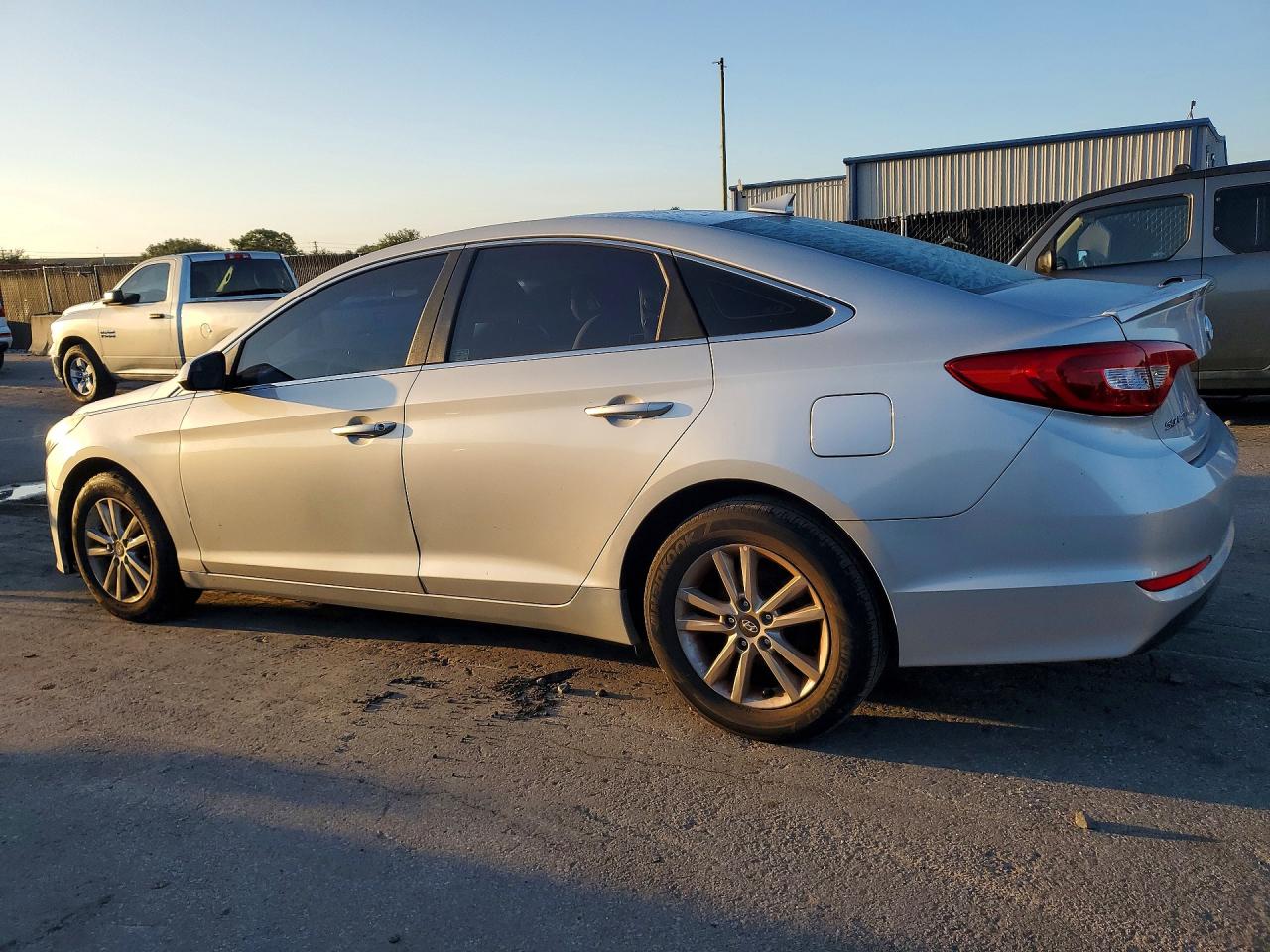 2017 HYUNDAI SONATA SE — снимка 2