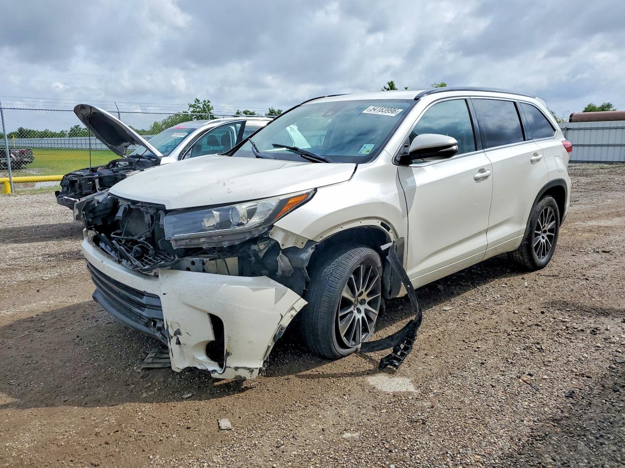 2018 TOYOTA HIGHLANDER LE