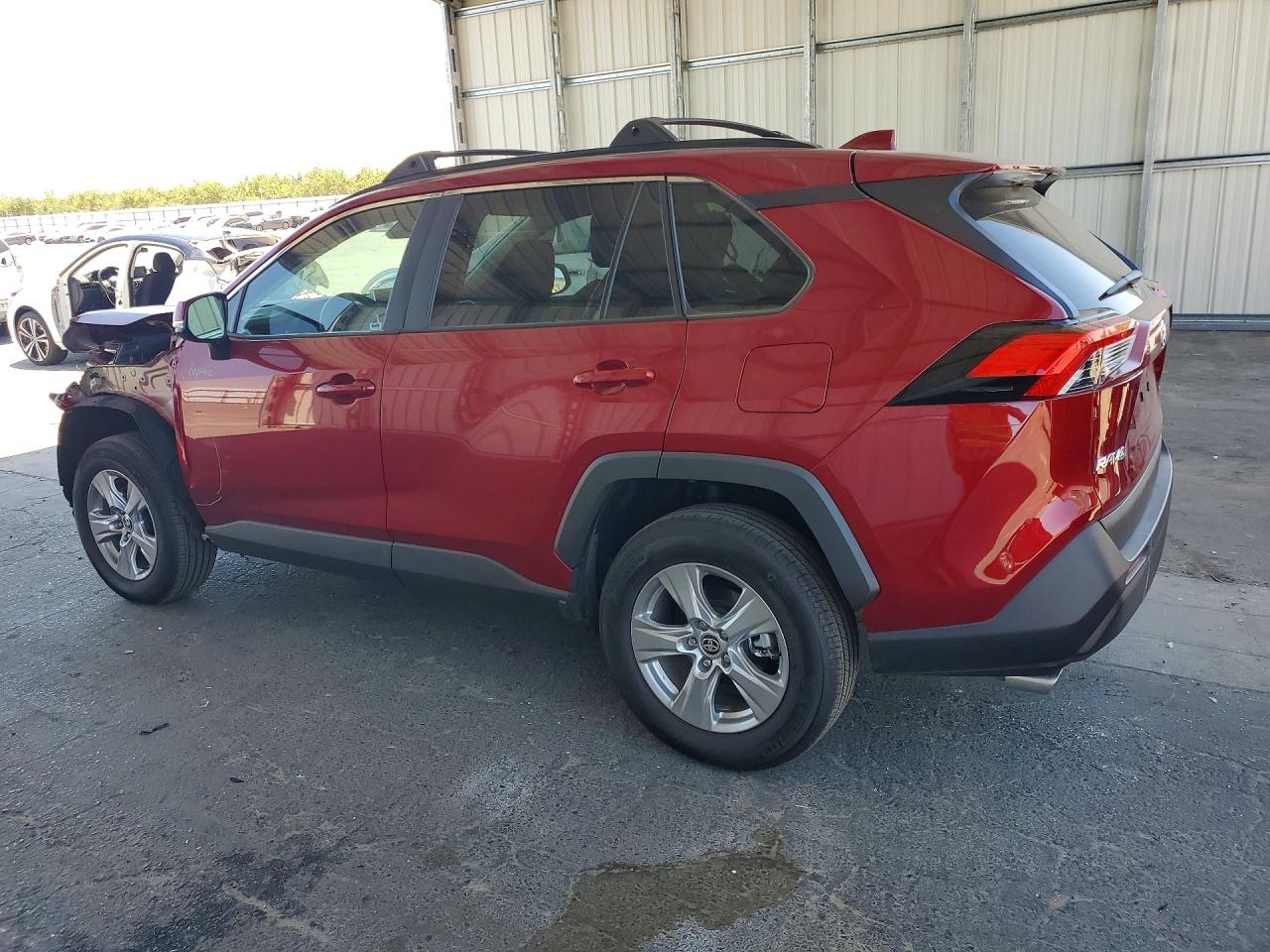 2025 TOYOTA RAV4 XLE — снимка 2
