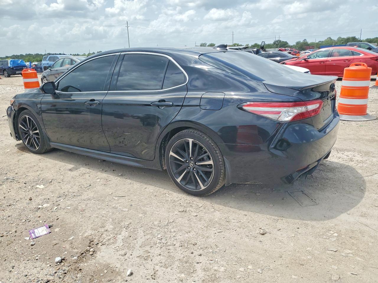 2019 TOYOTA CAMRY XSE — снимка 2