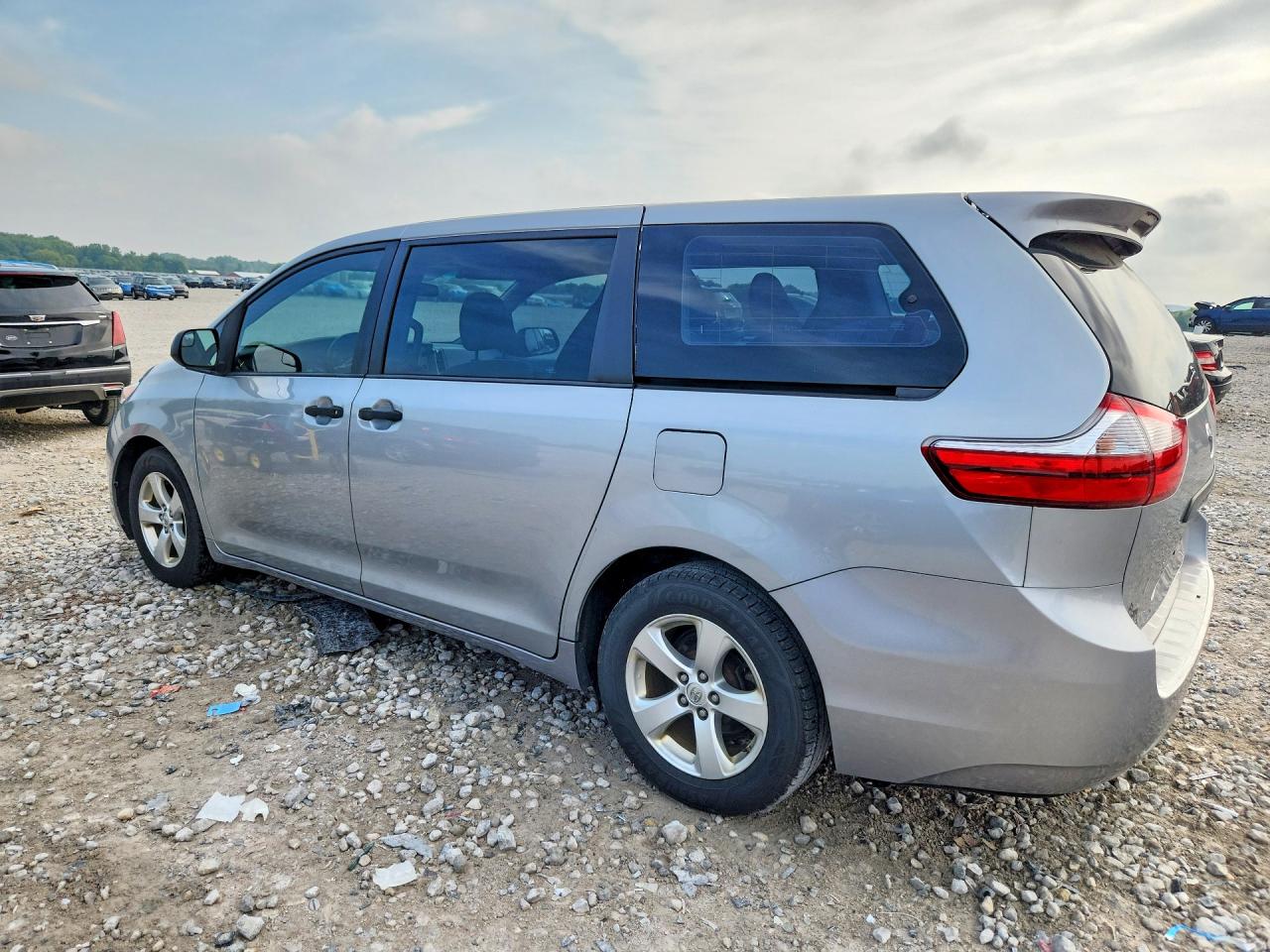 2015 TOYOTA SIENNA L 7-PASSENGER — снимка 2