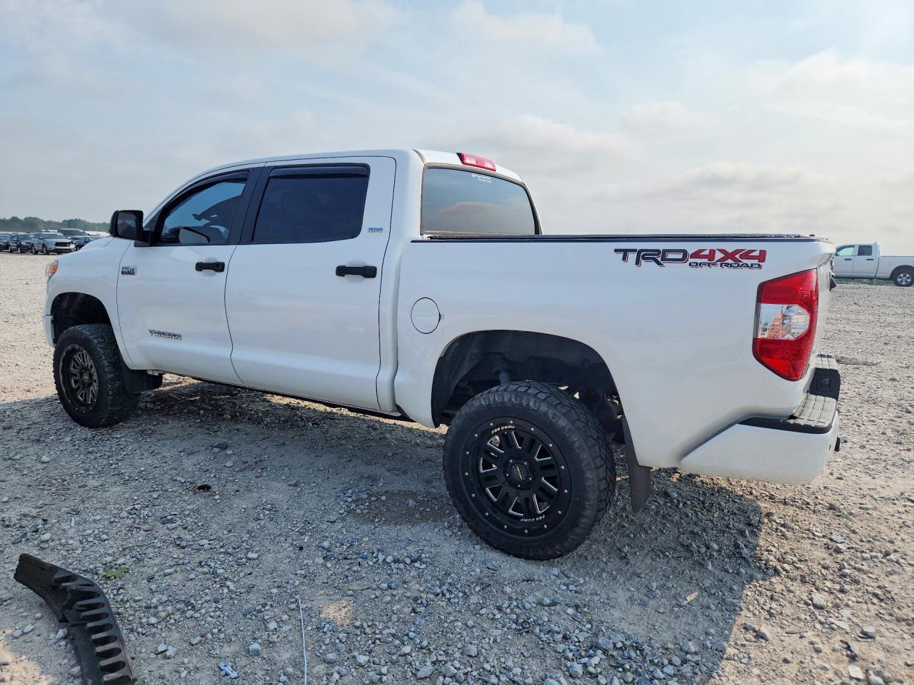 2017 TOYOTA TUNDRA SR5 — снимка 2