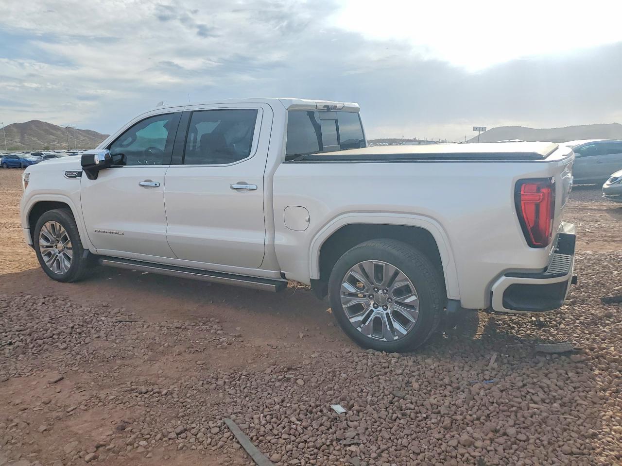 2022 GMC DENALI PICKUP — снимка 2