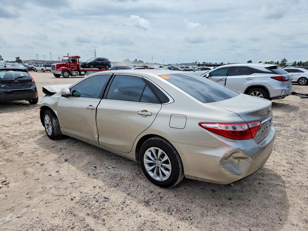 2016 TOYOTA CAMRY LE — снимка 2