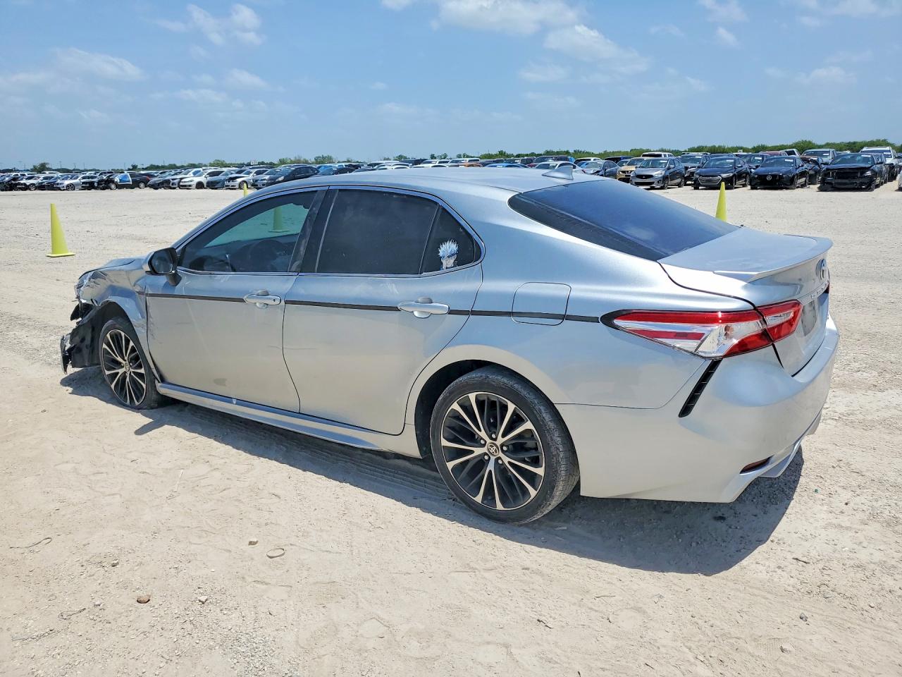2020 TOYOTA CAMRY SE — снимка 2