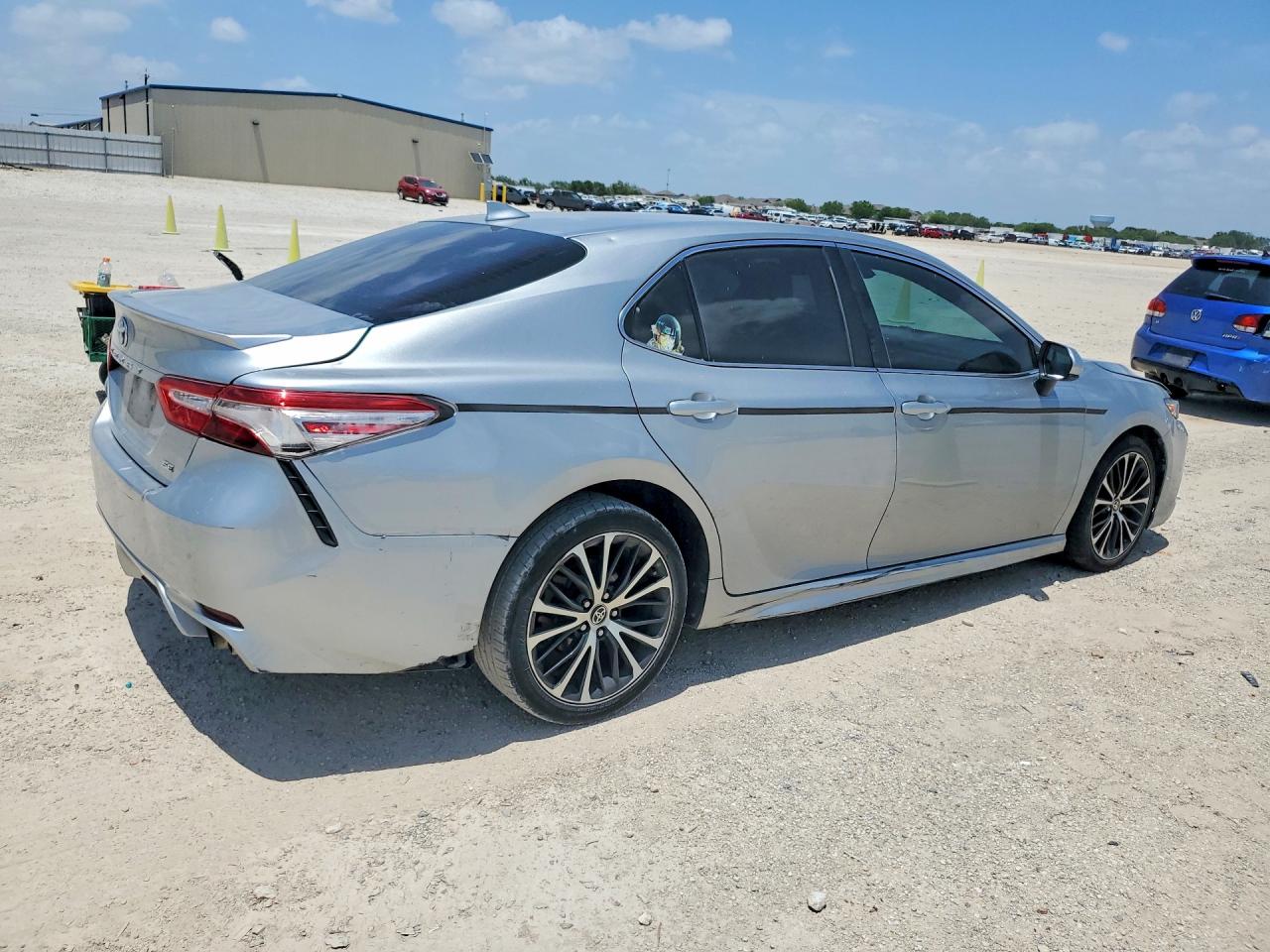 2020 TOYOTA CAMRY SE — снимка 3