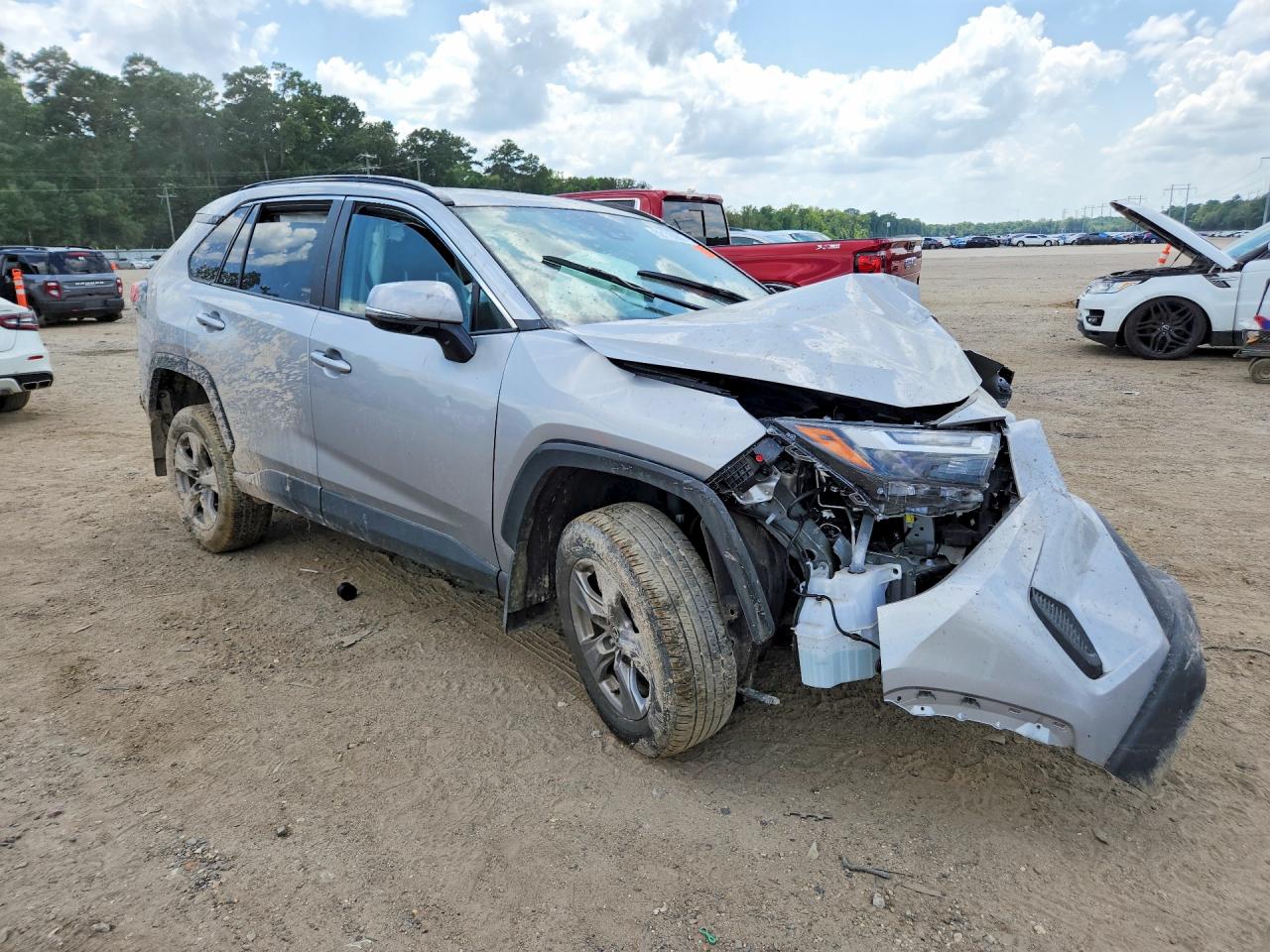 2025 TOYOTA RAV4 XLE — снимка 4