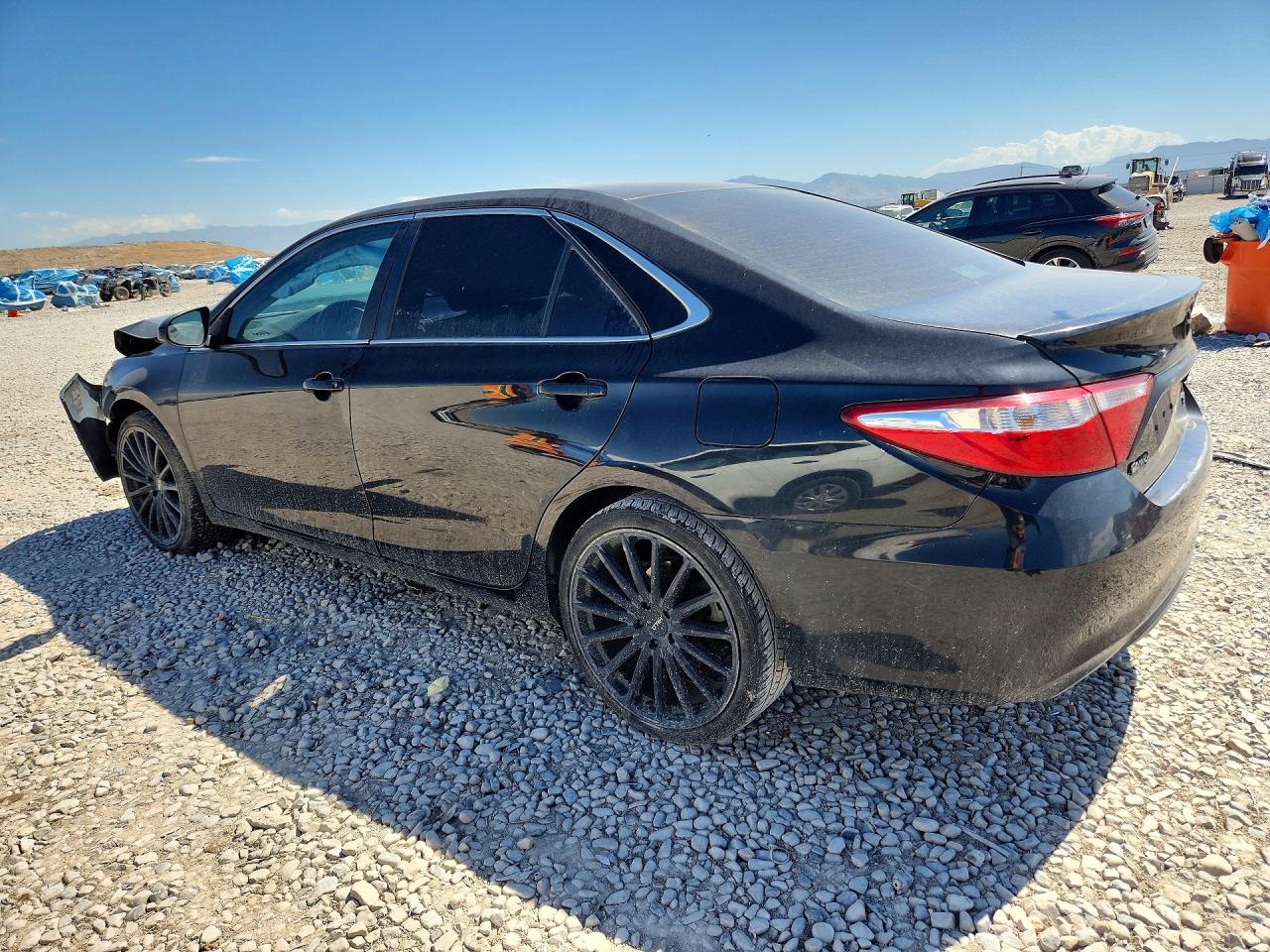 2017 TOYOTA CAMRY SE — снимка 2