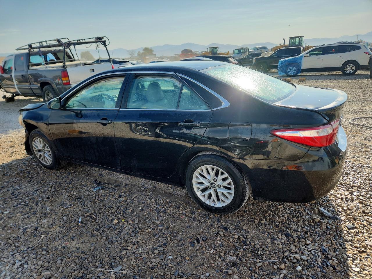 2017 TOYOTA CAMRY LE — снимка 2