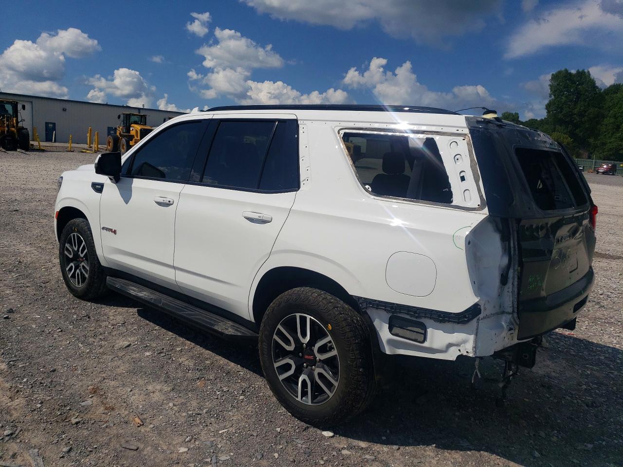 2024 GMC YUKON AT4 — снимка 2