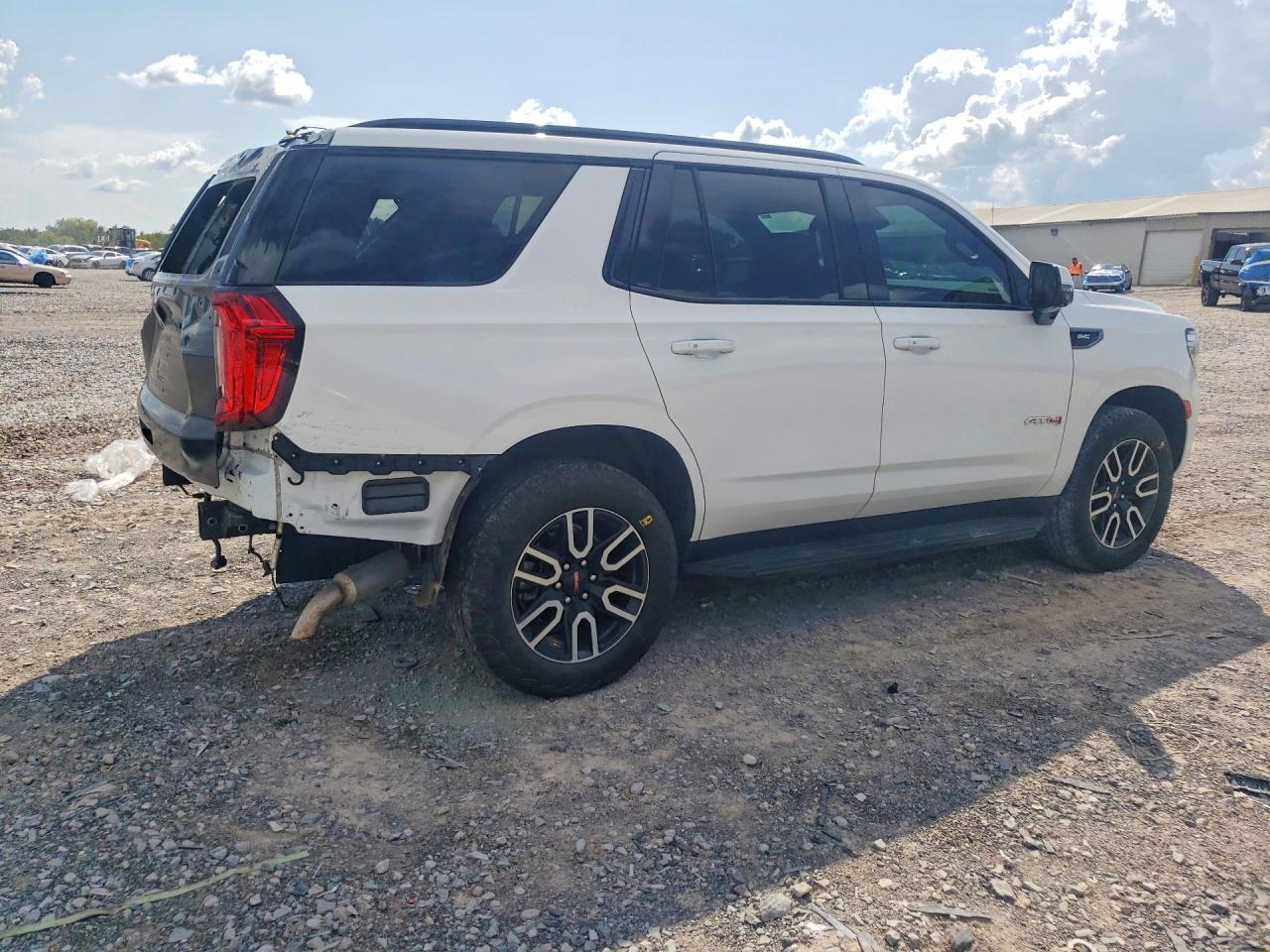 2024 GMC YUKON AT4 — снимка 3