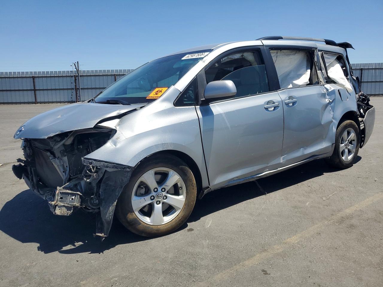 2015 TOYOTA SIENNA LE