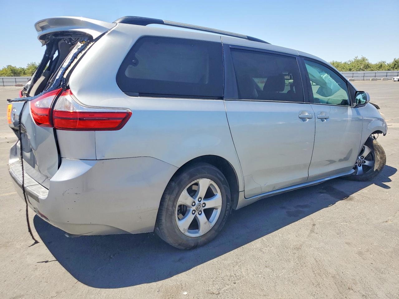 2015 TOYOTA SIENNA LE — снимка 3