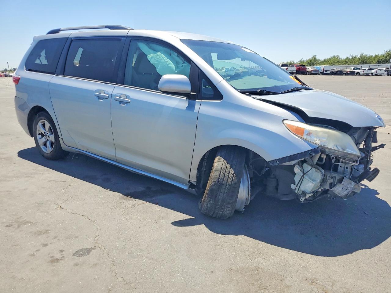 2015 TOYOTA SIENNA LE — снимка 4