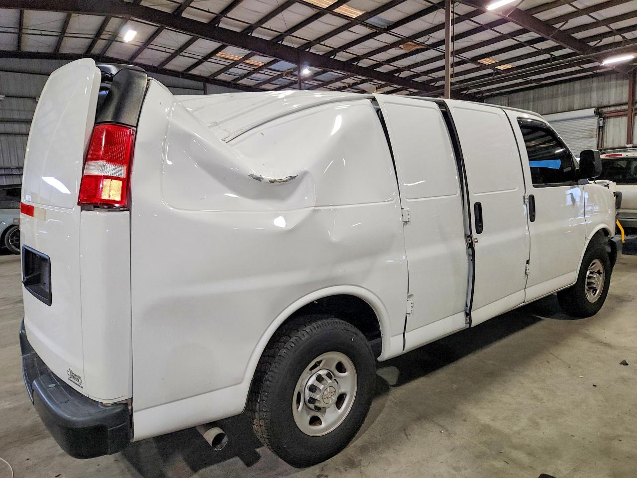 2020 CHEVROLET EXPRESS G2500 — снимка 3