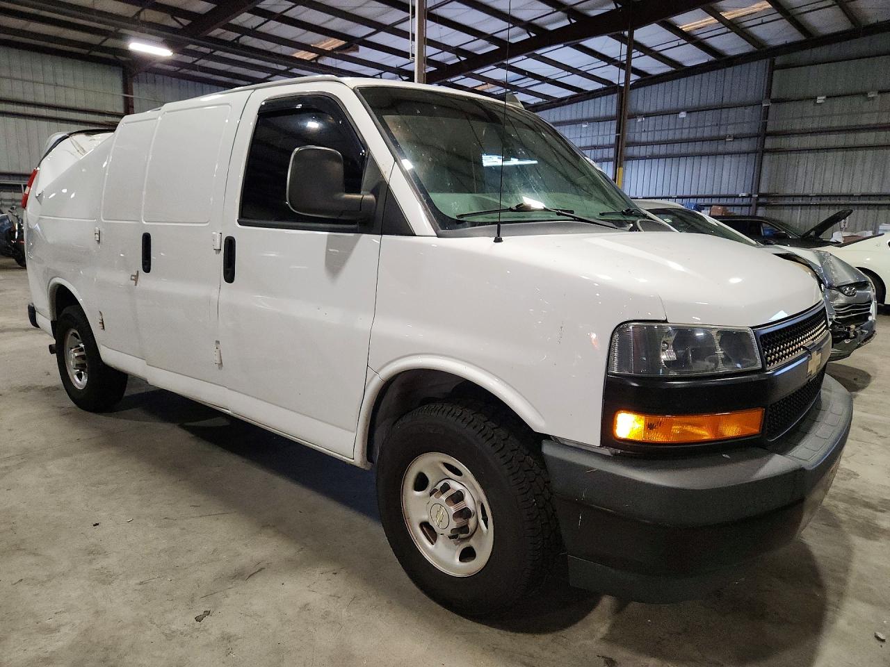 2020 CHEVROLET EXPRESS G2500 — снимка 4