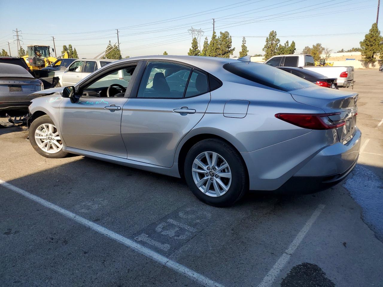 2025 TOYOTA CAMRY LE — снимка 2