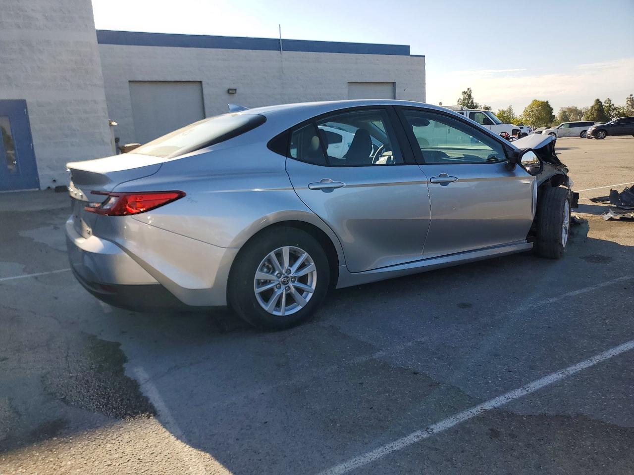 2025 TOYOTA CAMRY LE — снимка 3