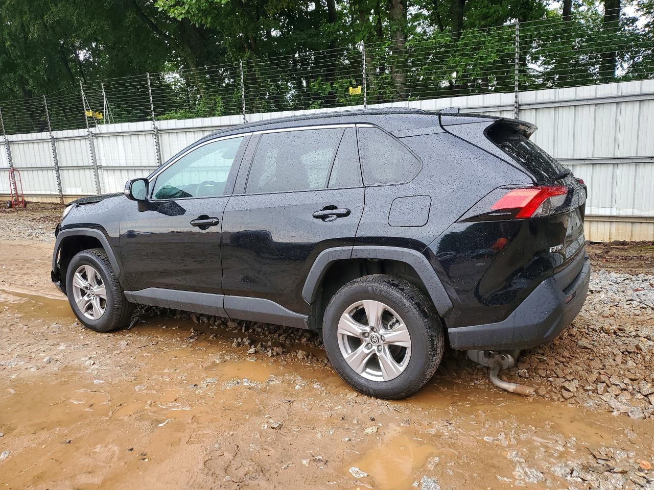 2022 TOYOTA RAV4 XLE — снимка 2