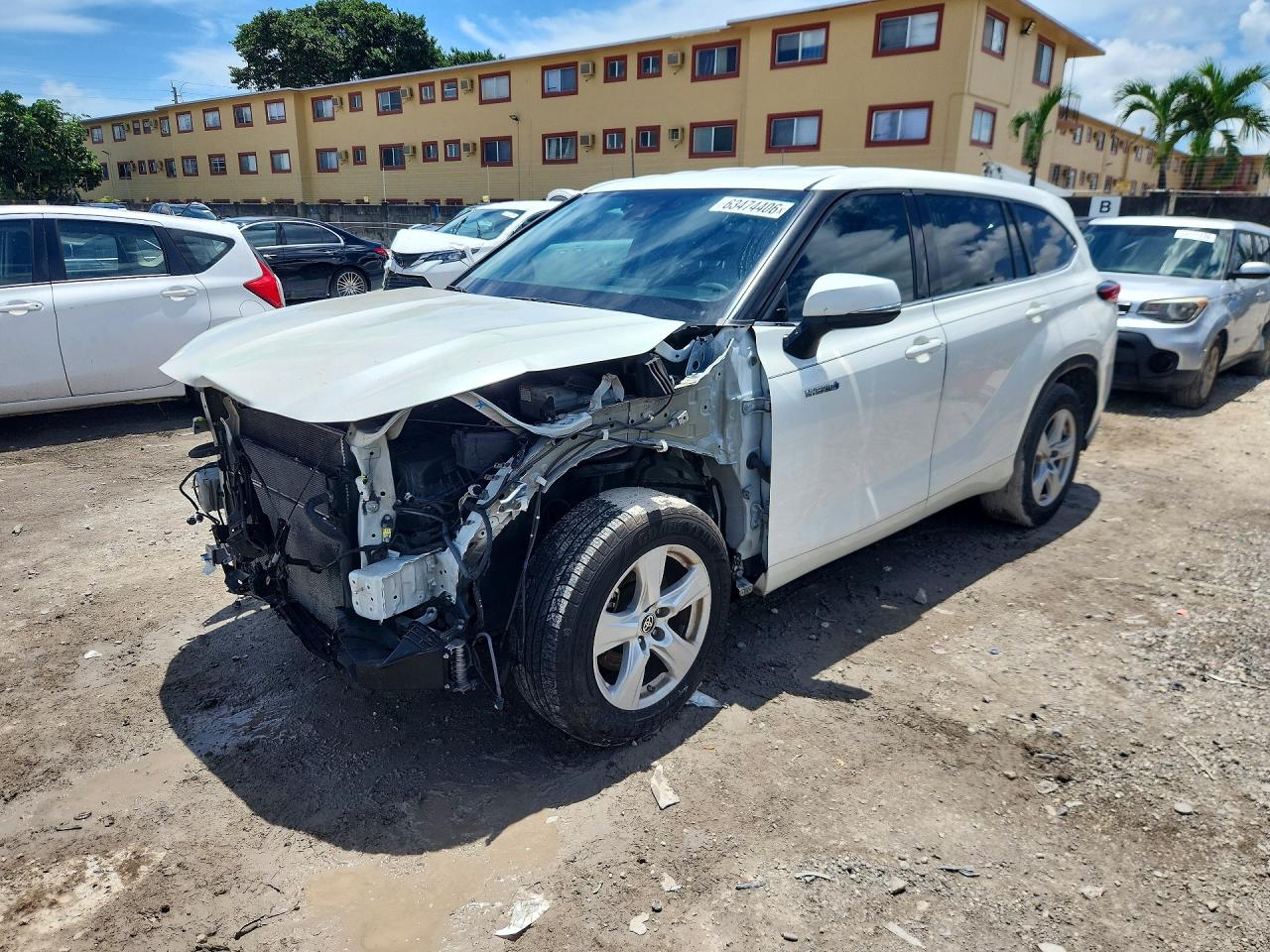 2020 TOYOTA HIGHLANDER HYBRID LE