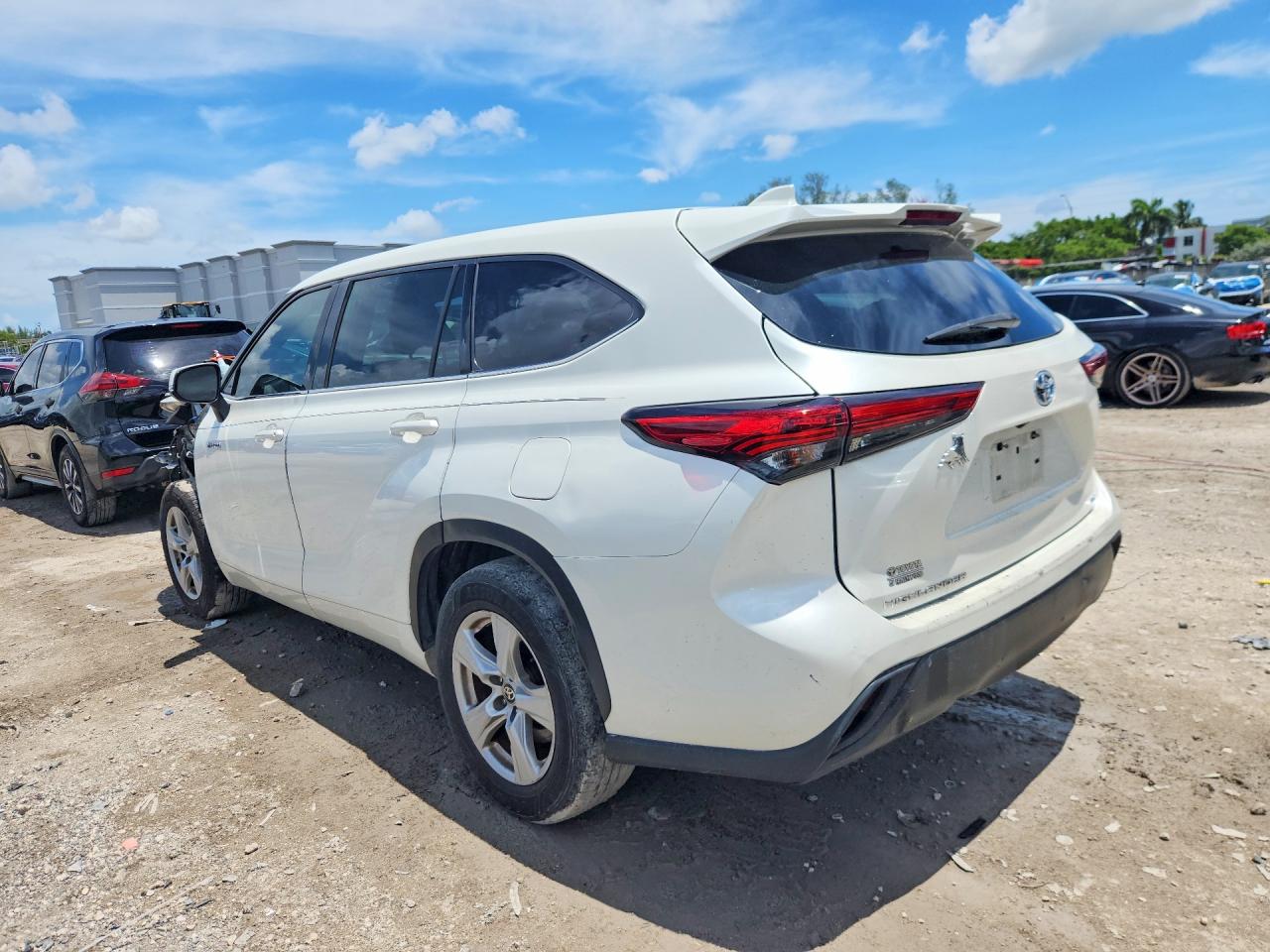 2020 TOYOTA HIGHLANDER HYBRID LE — снимка 2